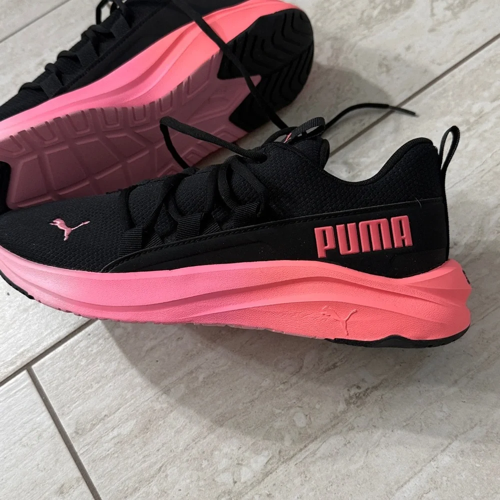Puma Black and Pink Athletic Shoes.. size 9.5M
New ..soft foam - Picture 2 of 7